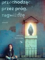 Przechodząc przez próg, zagwiżdżę